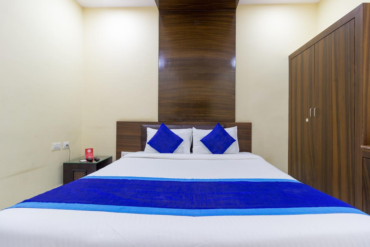 Hotel Oyo 7627 Royal Plaza à Haïdarabad Extérieur photo