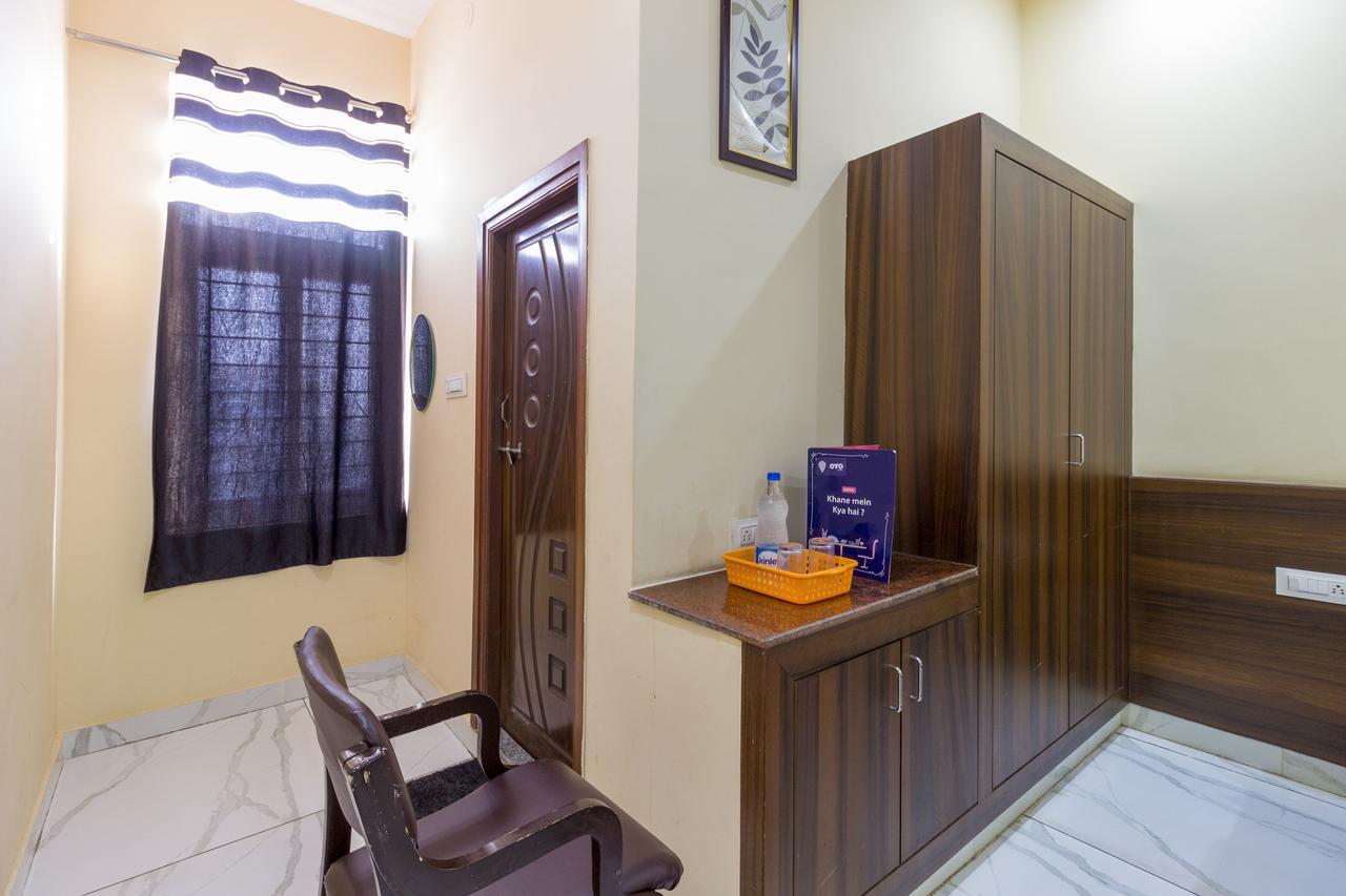 Hotel Oyo 7627 Royal Plaza à Haïdarabad Extérieur photo