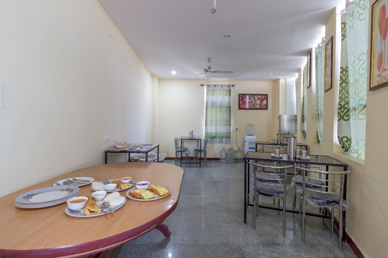 Hotel Oyo 7627 Royal Plaza à Haïdarabad Extérieur photo