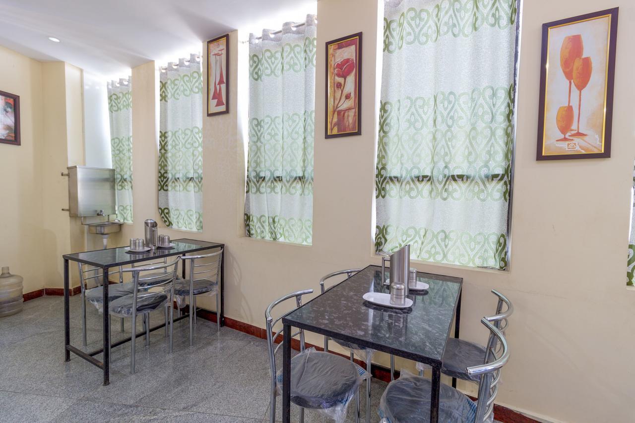 Hotel Oyo 7627 Royal Plaza à Haïdarabad Extérieur photo
