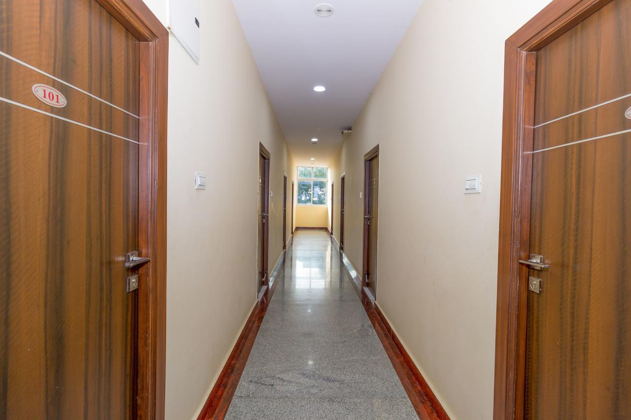 Hotel Oyo 7627 Royal Plaza à Haïdarabad Extérieur photo