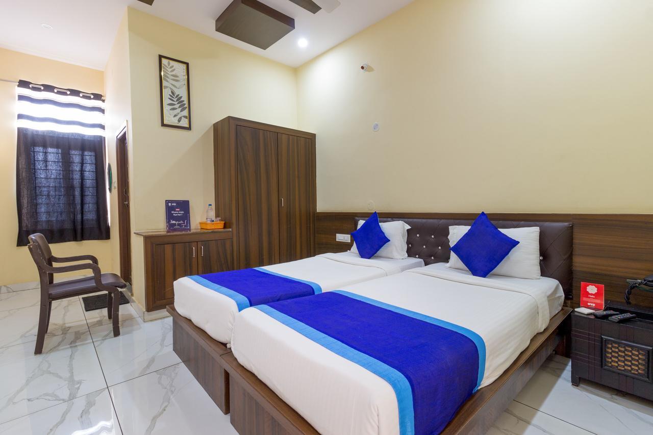 Hotel Oyo 7627 Royal Plaza à Haïdarabad Extérieur photo
