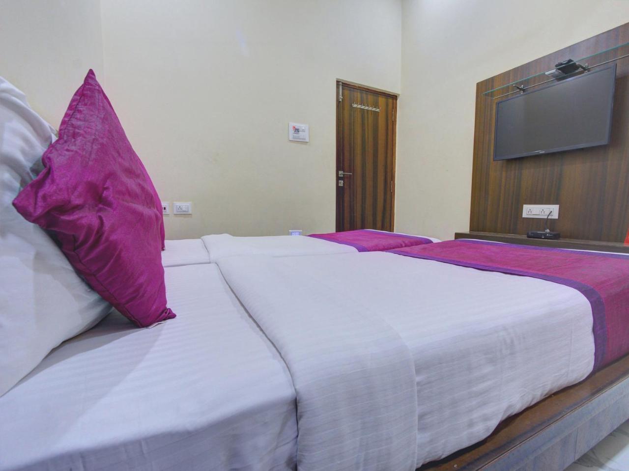 Hotel Oyo 7627 Royal Plaza à Haïdarabad Extérieur photo