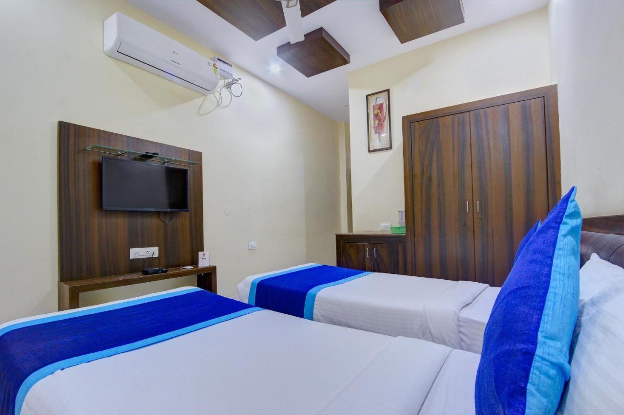Hotel Oyo 7627 Royal Plaza à Haïdarabad Extérieur photo