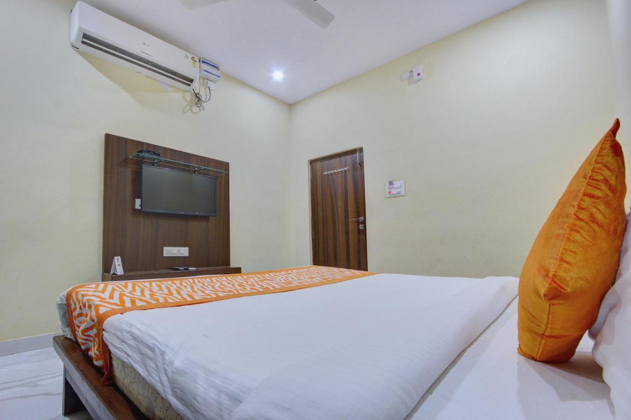 Hotel Oyo 7627 Royal Plaza à Haïdarabad Extérieur photo