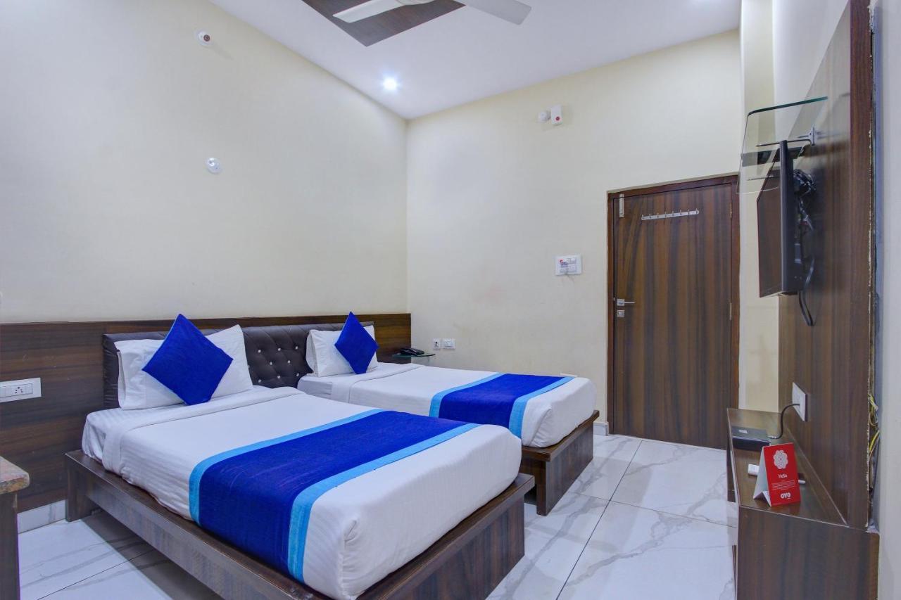 Hotel Oyo 7627 Royal Plaza à Haïdarabad Extérieur photo