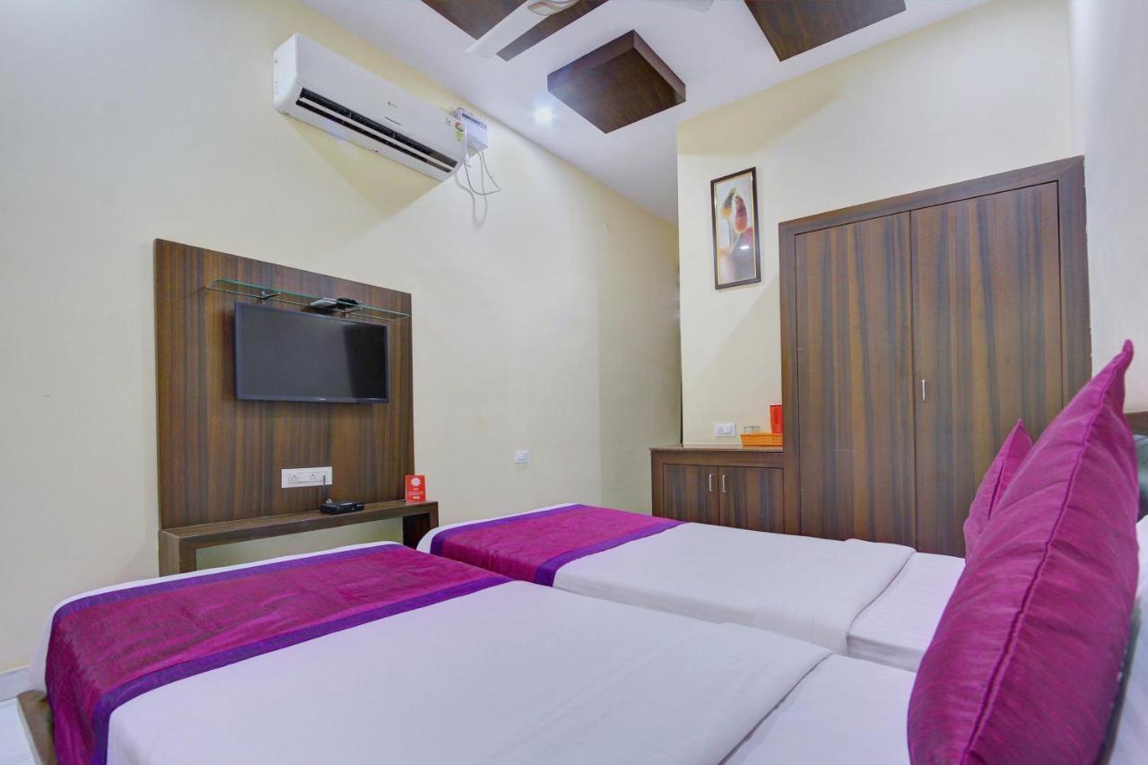 Hotel Oyo 7627 Royal Plaza à Haïdarabad Extérieur photo