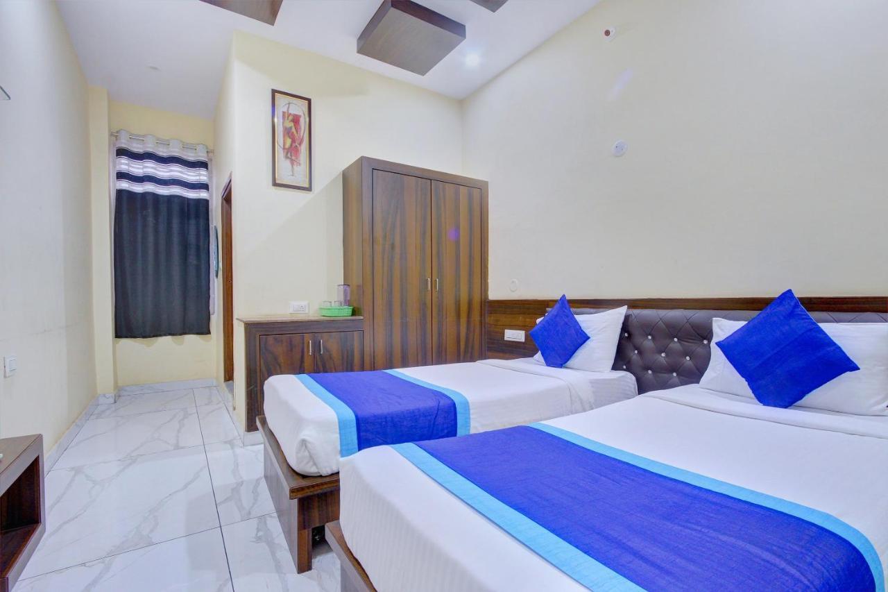 Hotel Oyo 7627 Royal Plaza à Haïdarabad Extérieur photo