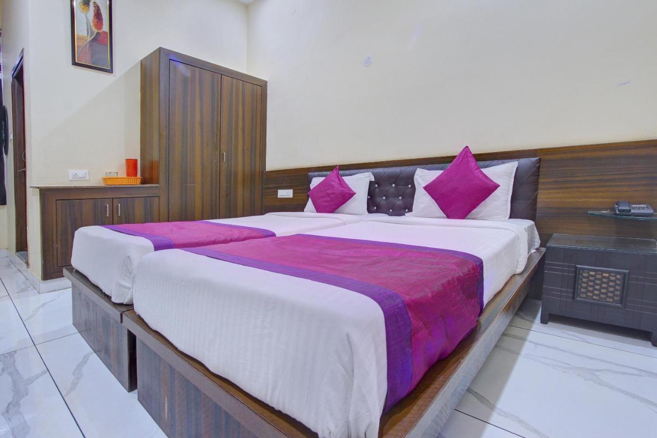 Hotel Oyo 7627 Royal Plaza à Haïdarabad Extérieur photo